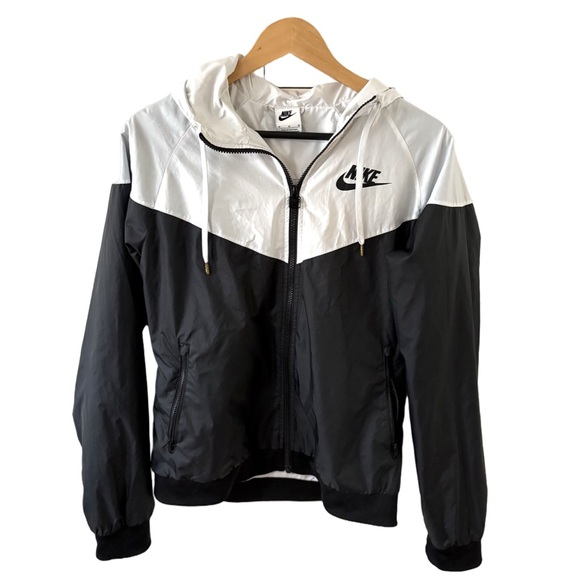 Nike Other - Nike White and Black full zip Windbreaker